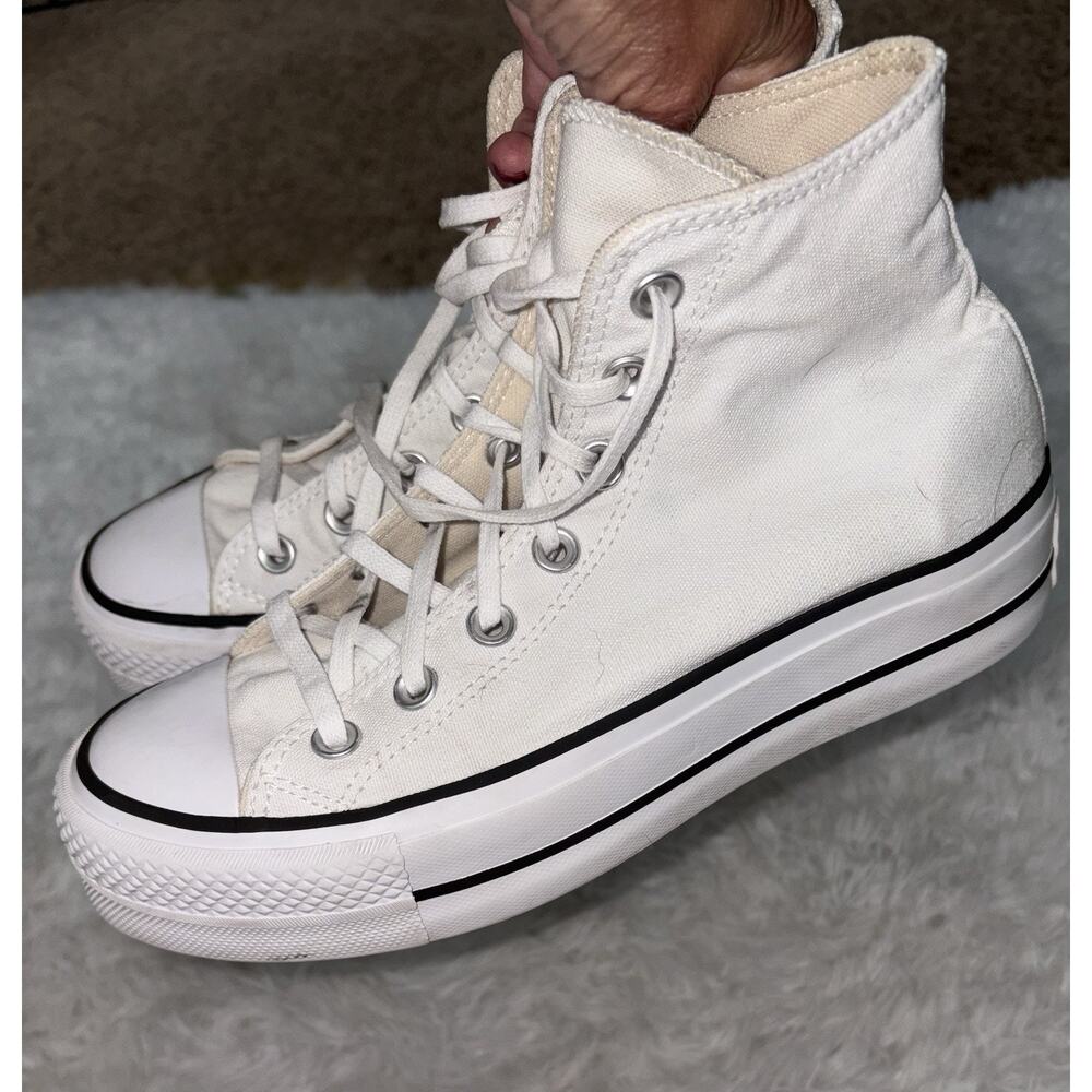 Converse Women’s Chuck Taylor All Star Platform White 7 High Tops. Cute, Fun